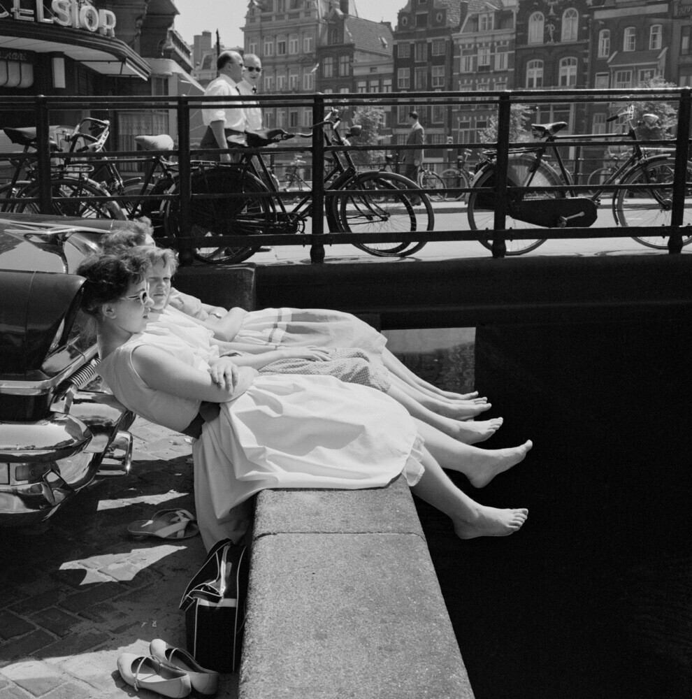 Весна на Рокине, Амстердам, 1958 год. Фотограф Аарт Кляйн