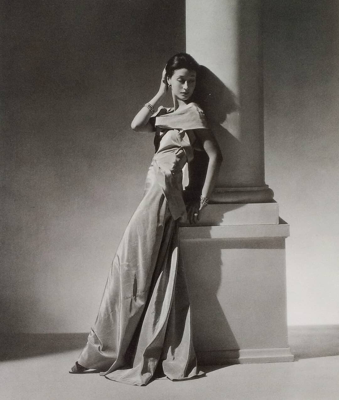 Модель Тото Купман в вечернем платье от Мадлен Вионне, 1934 год. Георгий Гойнинген-Гюне