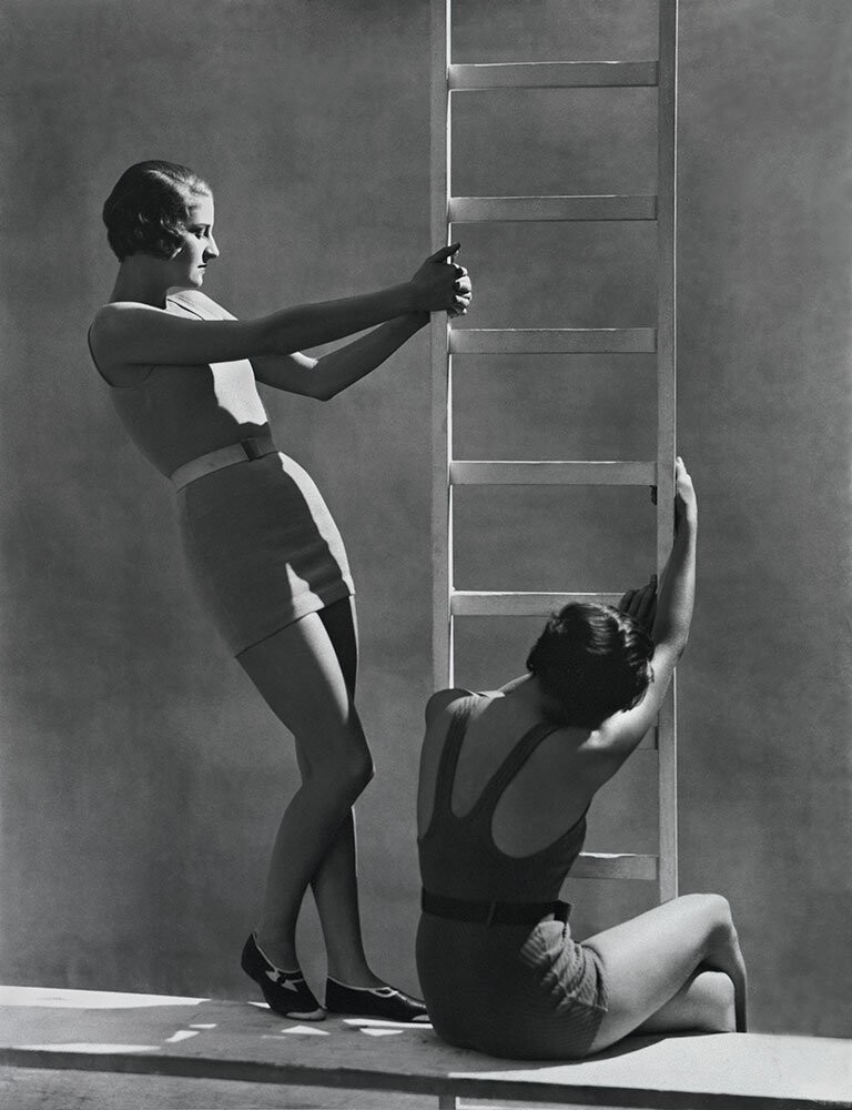 Хелен Уэддерберн и Агнета Фишер, купальники от Сполдинга, 1930 год. Фотограф Георгий Гойнинген-Гюне