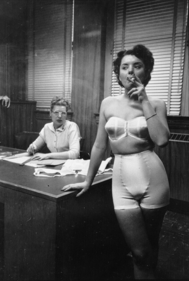 Модель в нижнем белье, 1949. Фотограф Стэнли Кубрик