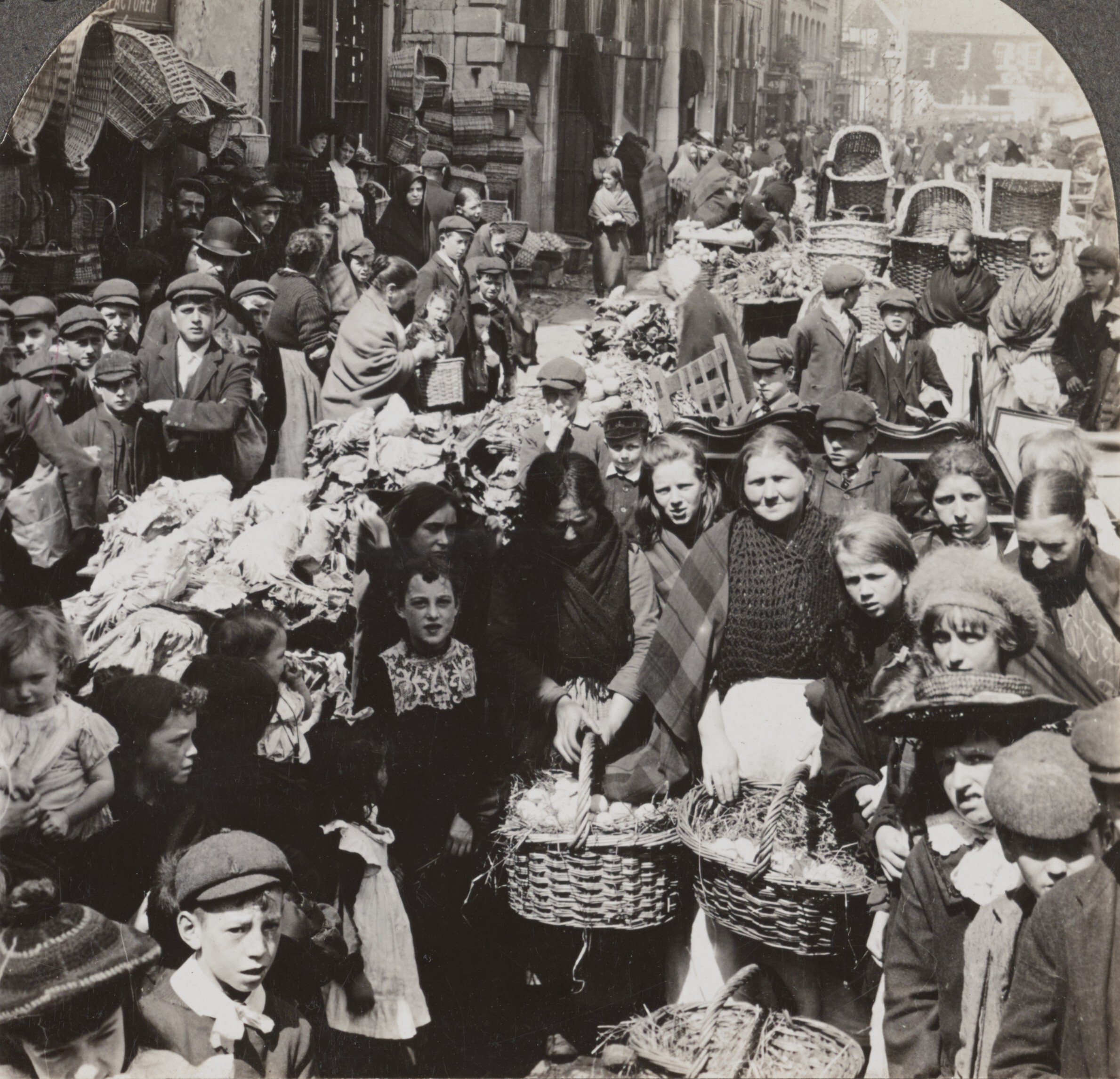 Уличный рынок в Корке, Ирландия, 1890 – 1930, Keystone View Company