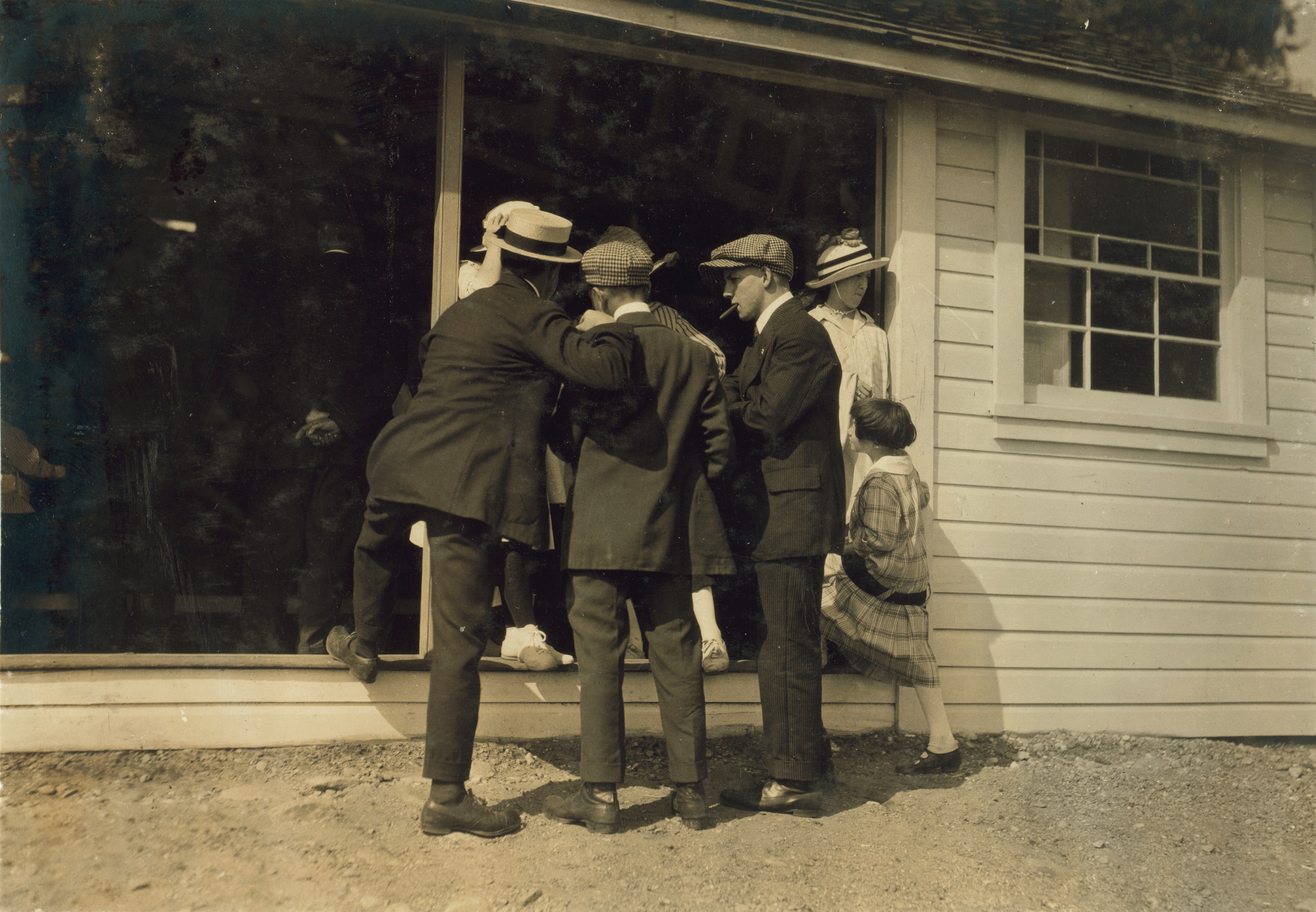 Пикап на карусели. Фолл-Ривер, Массачусетс, 1916. Фотограф Льюис У. Хайн