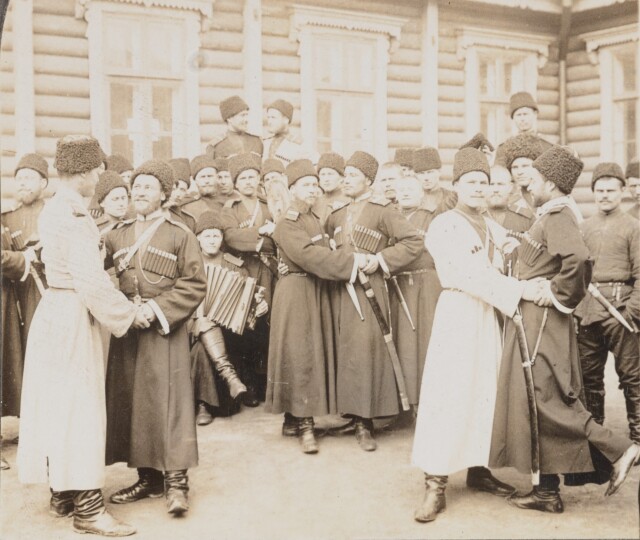 Казаки танцуют, Россия, 1860 – 1930, Keystone View Company