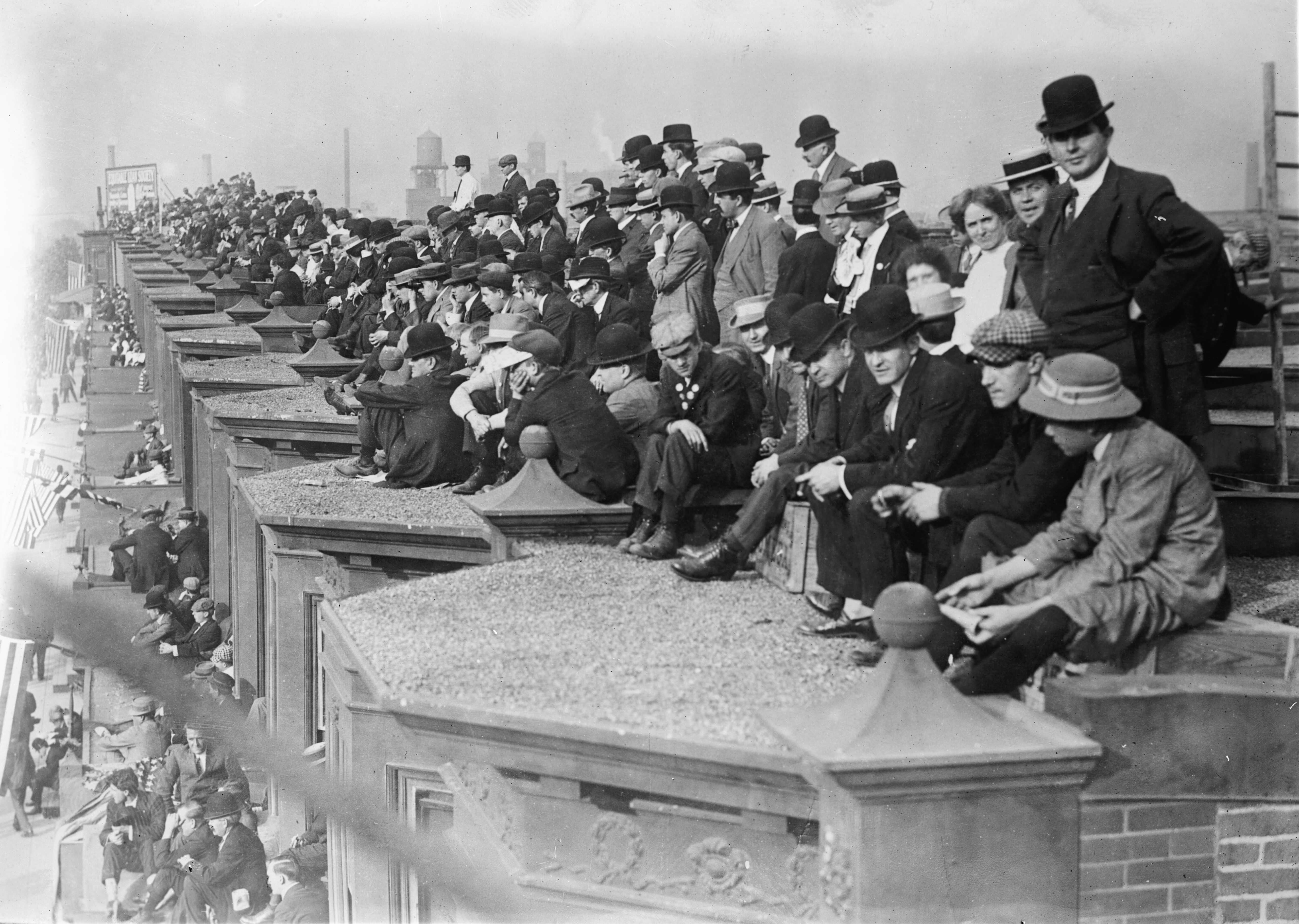 Фанаты бейсбола, Филадельфия, 1910. Фотография из коллекции Джорджа Грантема Бейна