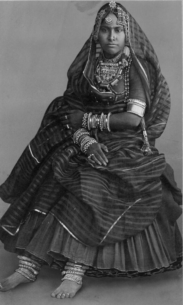 Женщина в придворном платье и украшениях. Индия, ок. 1890. Из коллекции Фрэнка Джорджа Карпентера