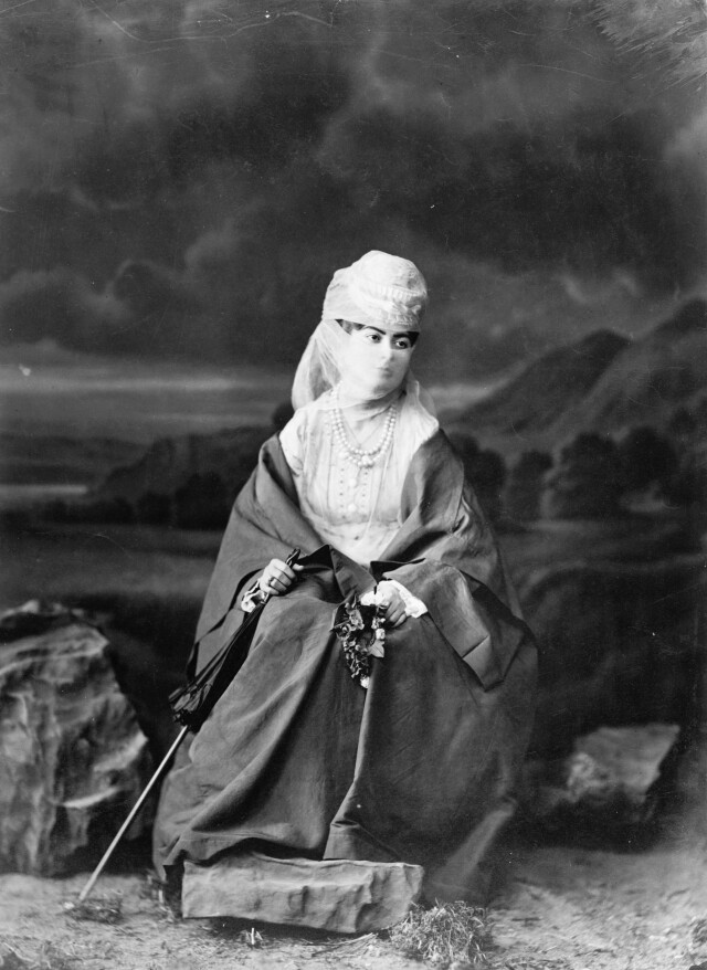 Турецкая леди, Константинополь, 1869. Фотограф Abdullah Fréres