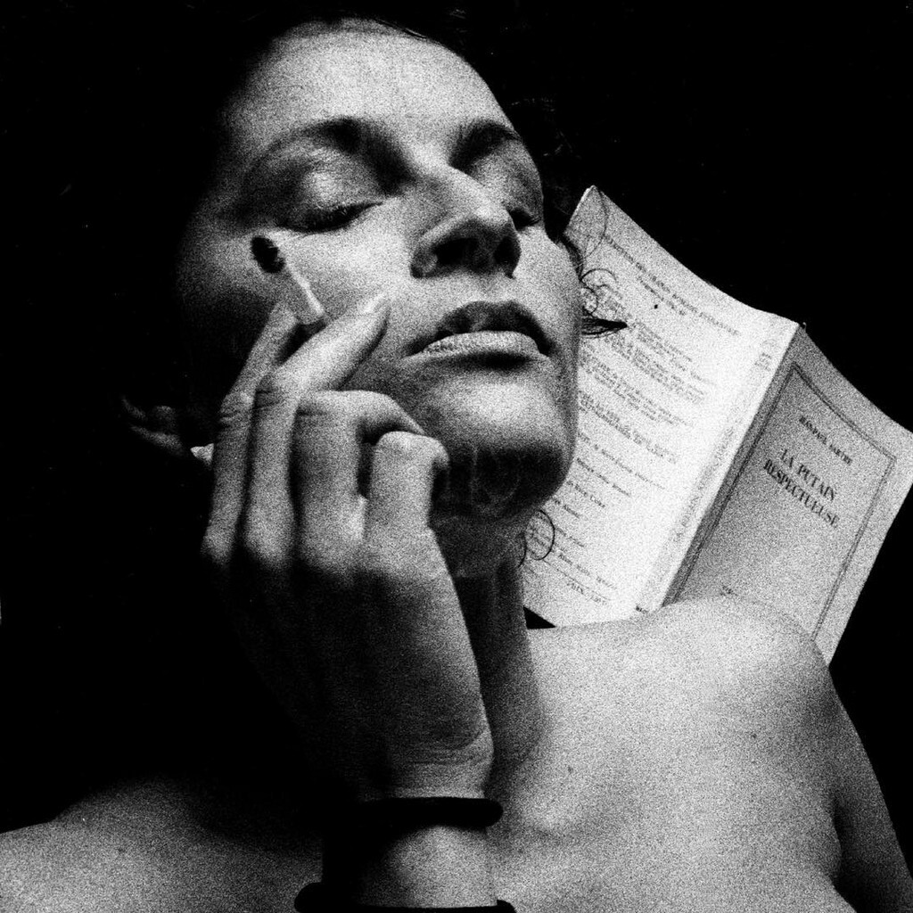 Женщина с сигаретой. Париж, Франция, 2008. Фотограф Стэнли Грин