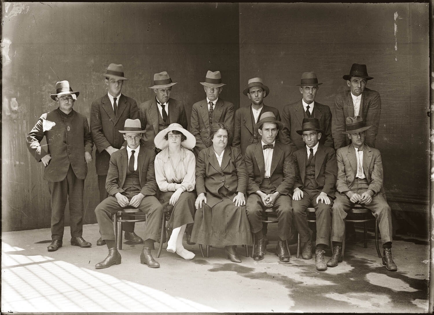 Фотография с надписью Группа преступников,1921 год, подробности неизвестны. Архив судебной фотографии полиции Нового Южного Уэльса