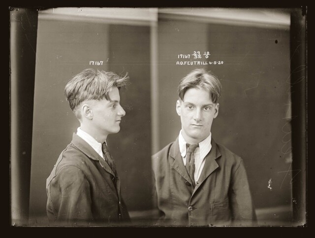 16-летний Эйден Фейтрилл, взлом и проникновение. Использовал четыре псевдонима, осуждён повторно во время полицейского рейда как участник воровской банды, 1920 год. Архив судебной фотографии полиции Нового Южного Уэльса