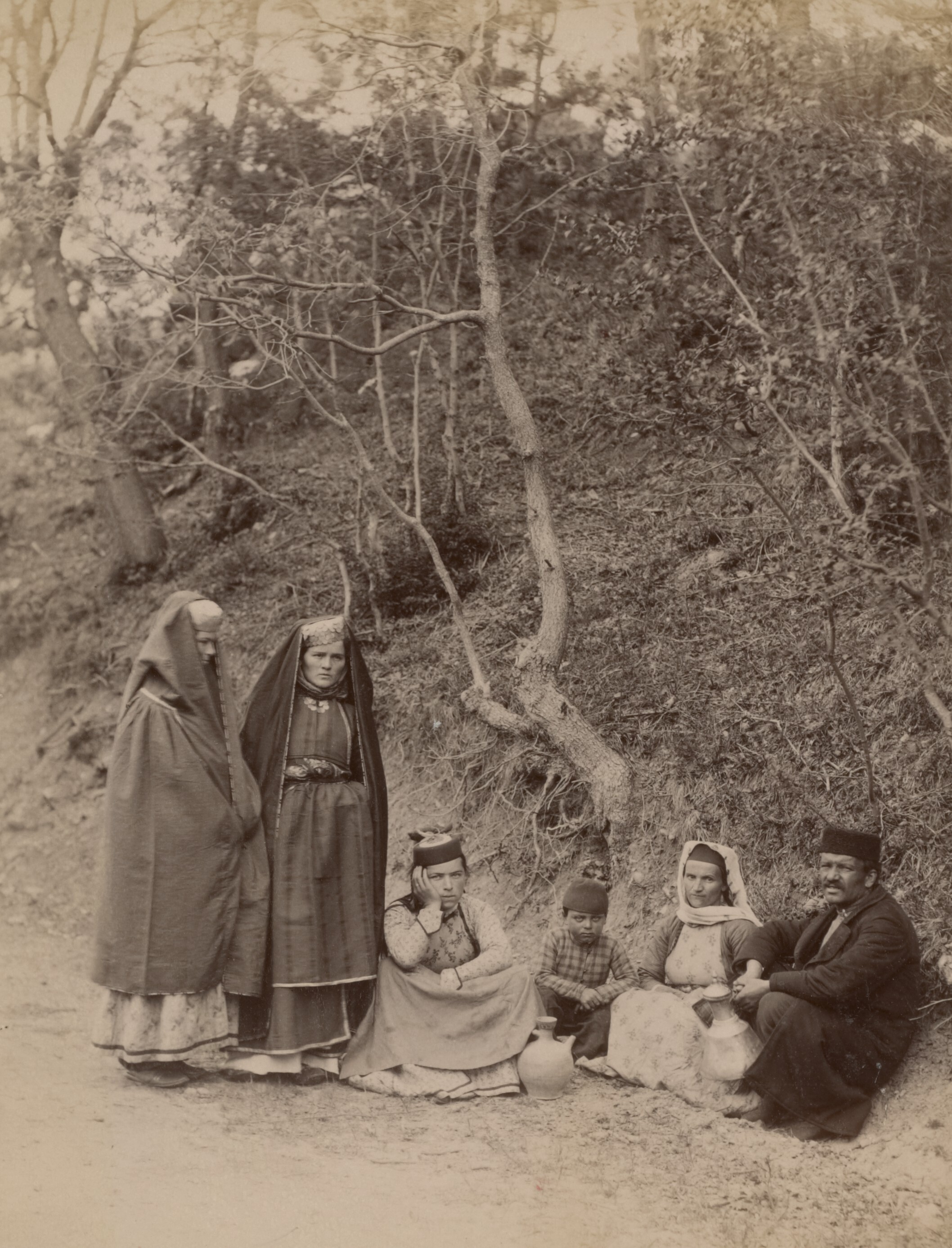 Местные жители, 1885. Из коллекции Крым: альбом фотографий