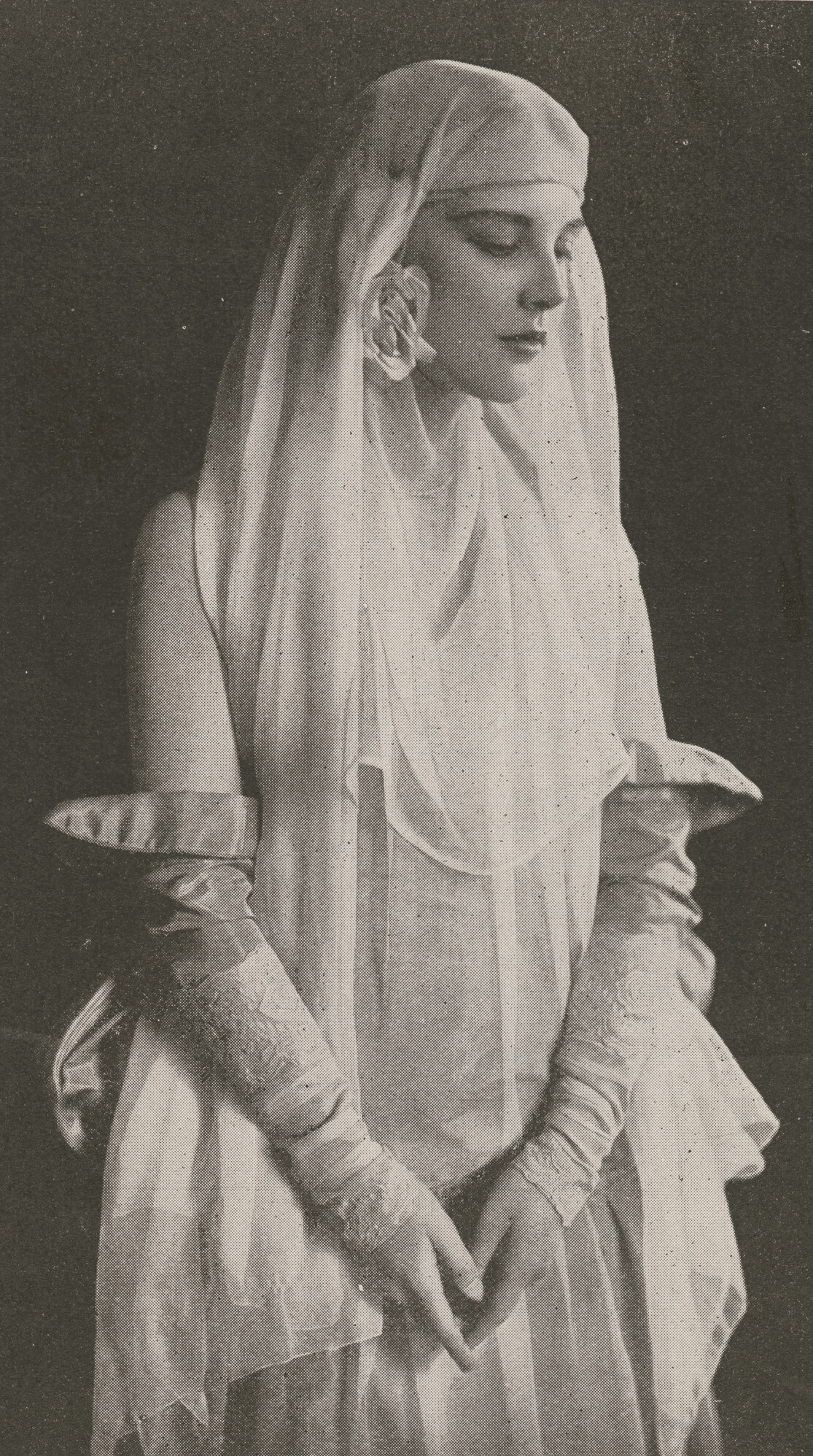 Рекламная фотография Жюстин Джонстон для постановки Безумства Зигфелда, 1916. Фотограф Sarony and Co
