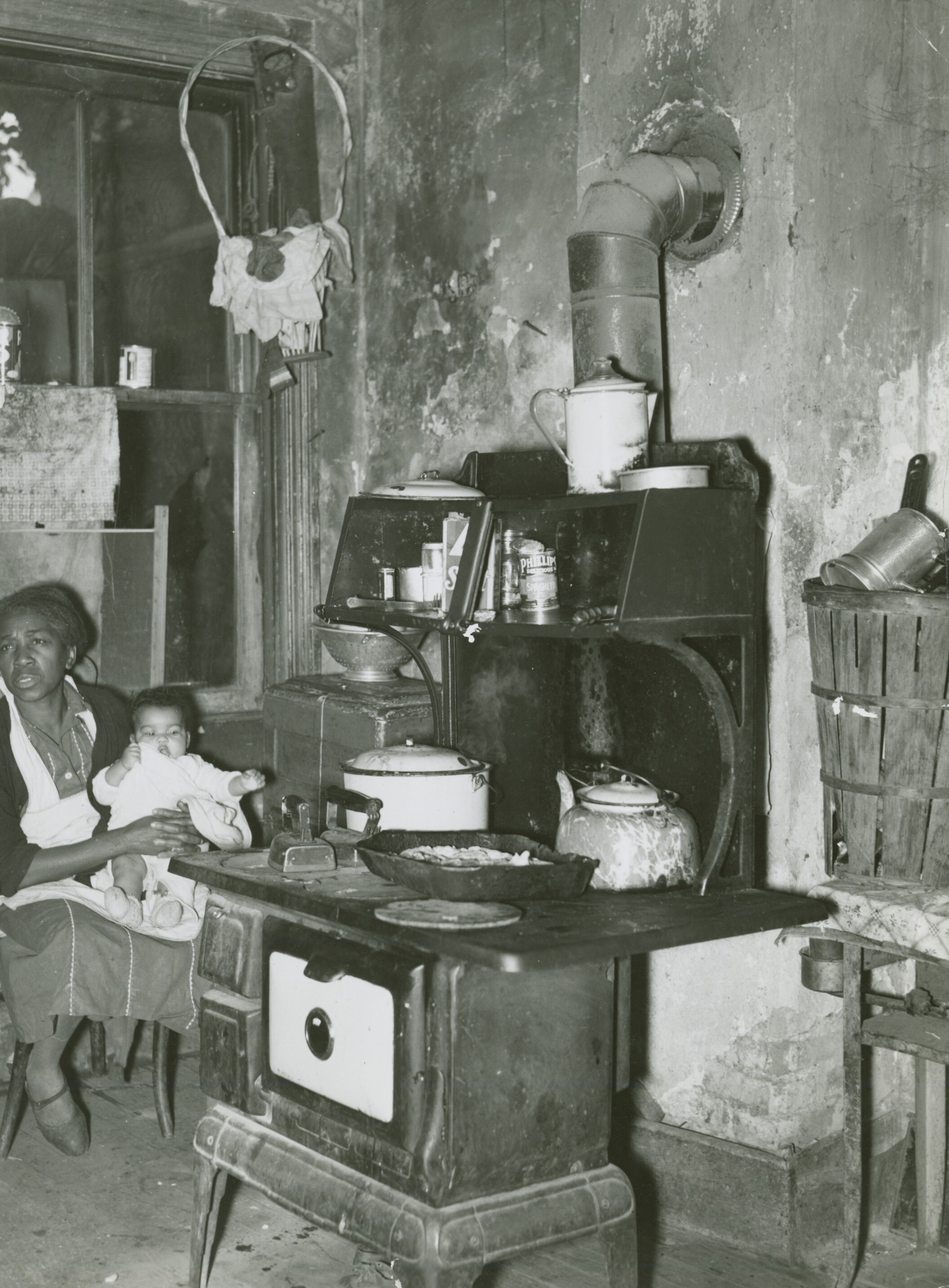 Кухня в трущобах. Вашингтон, округ Колумбия, 1937. Фотограф Артур Ротштейн