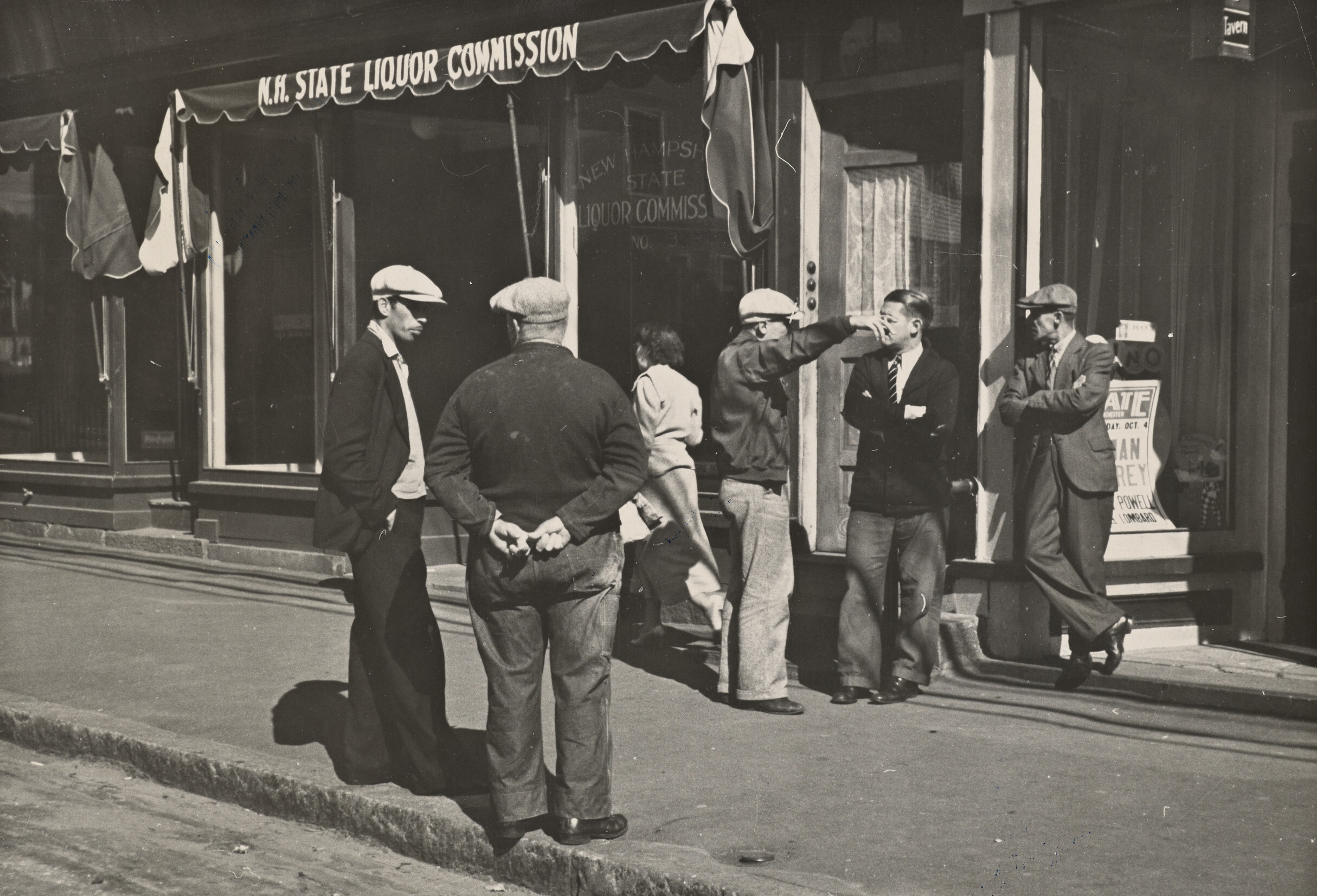 Комиссия по алкоголю, Манчестер, Нью-Гэмпшир, 1936. Фотограф Карл Миданс