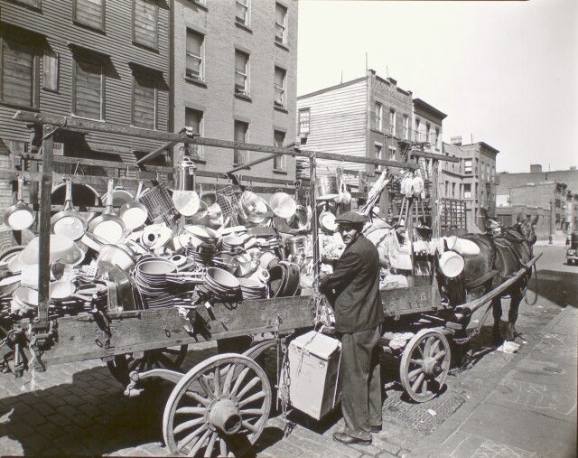Передвижная посудная лавка в Бруклине, 1936. Фотограф Беренис Эббот