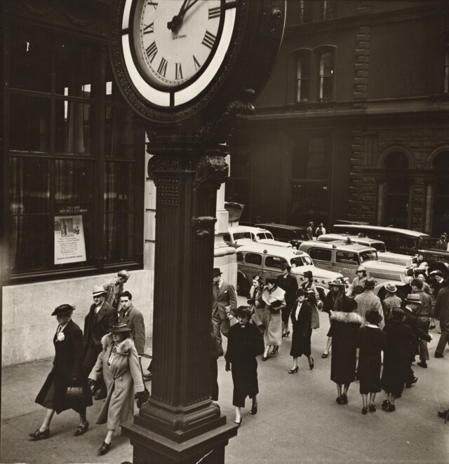 Темп города, Пятая авеню, Нью-Йорк, 1938. Фотограф Беренис Эббот