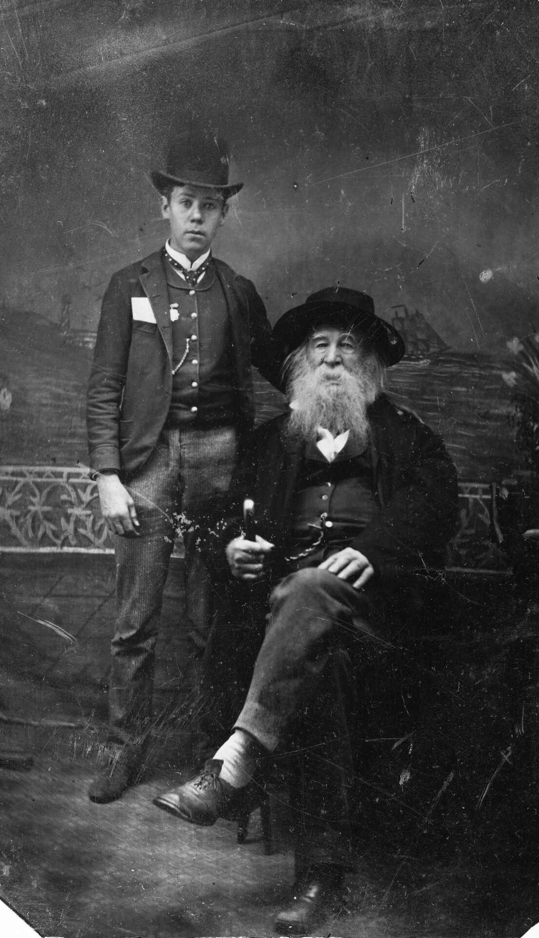 Уолт Уитмен и Билл Дакетт, ок. 1886