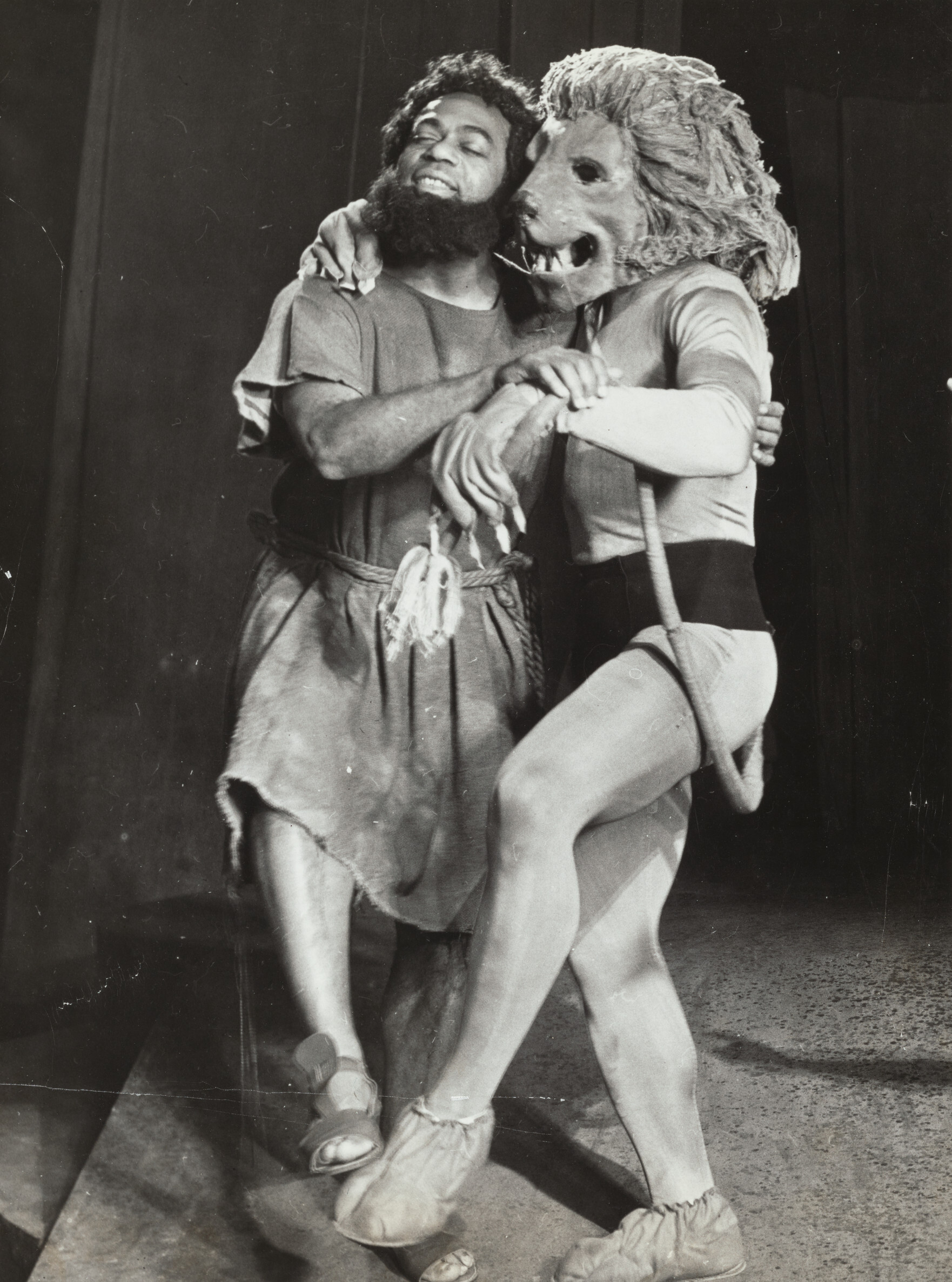 Танцующий человек и лев, ок. 1938