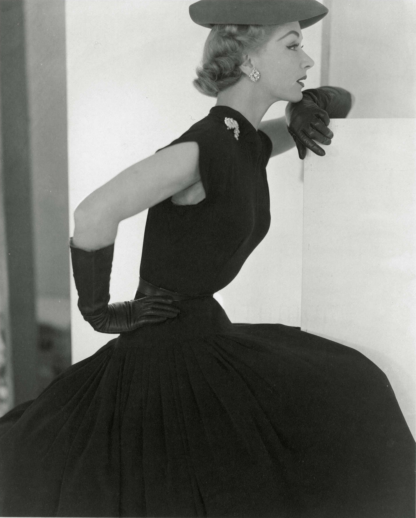 Лиза в шляпке и перчатках, 1951. Фотограф Хорст П. Хорст