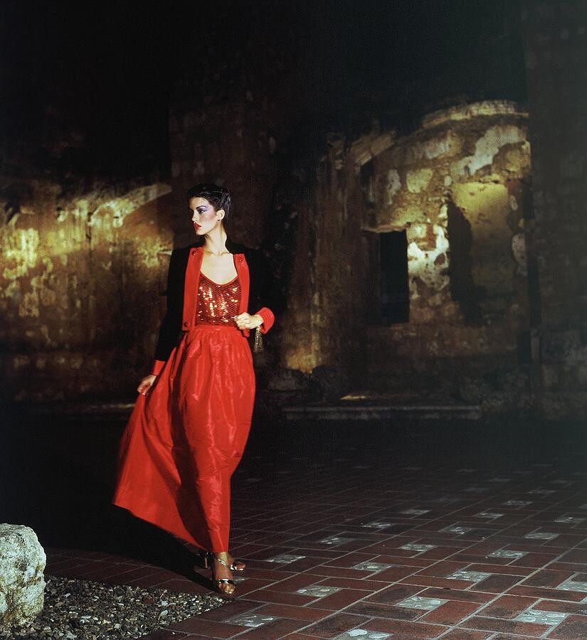 Дженис Дикинсон в красном платье. Фотограф Хорст П. Хорст