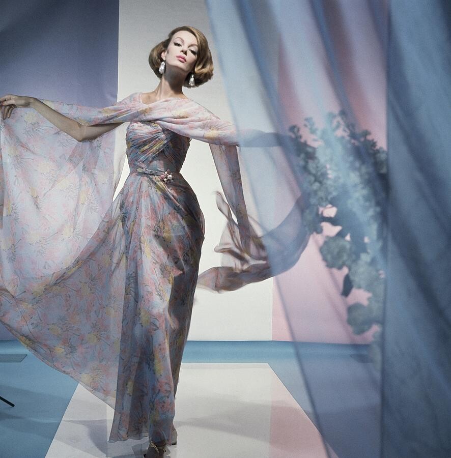 Модель в цветочном платье, 1962. Фотограф Хорст П. Хорст