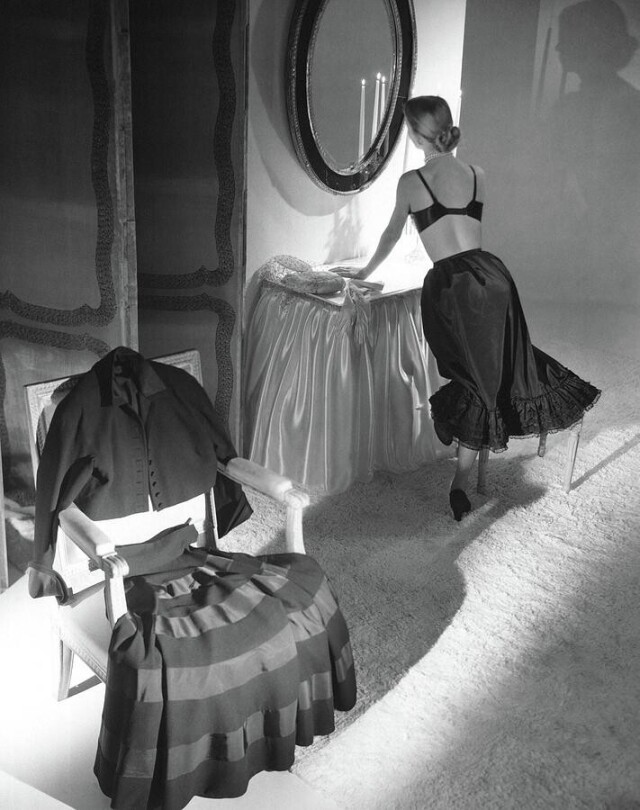 Нижняя юбка, наряд от Dior, 1948. Фотограф Хорст П. Хорст