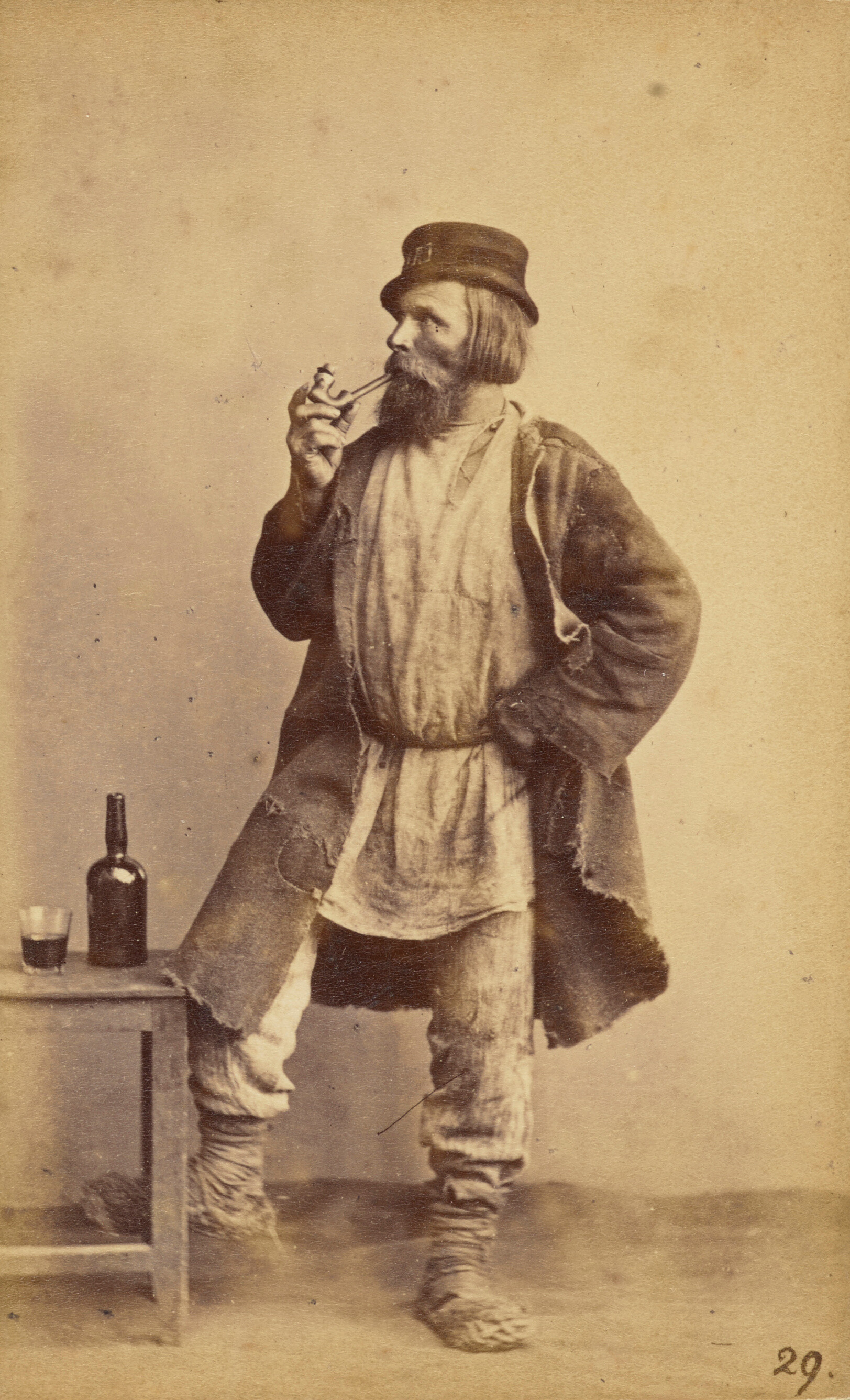 Мужчина с трубкой. Россия, 1860–1870. Фотограф Вильям Каррик