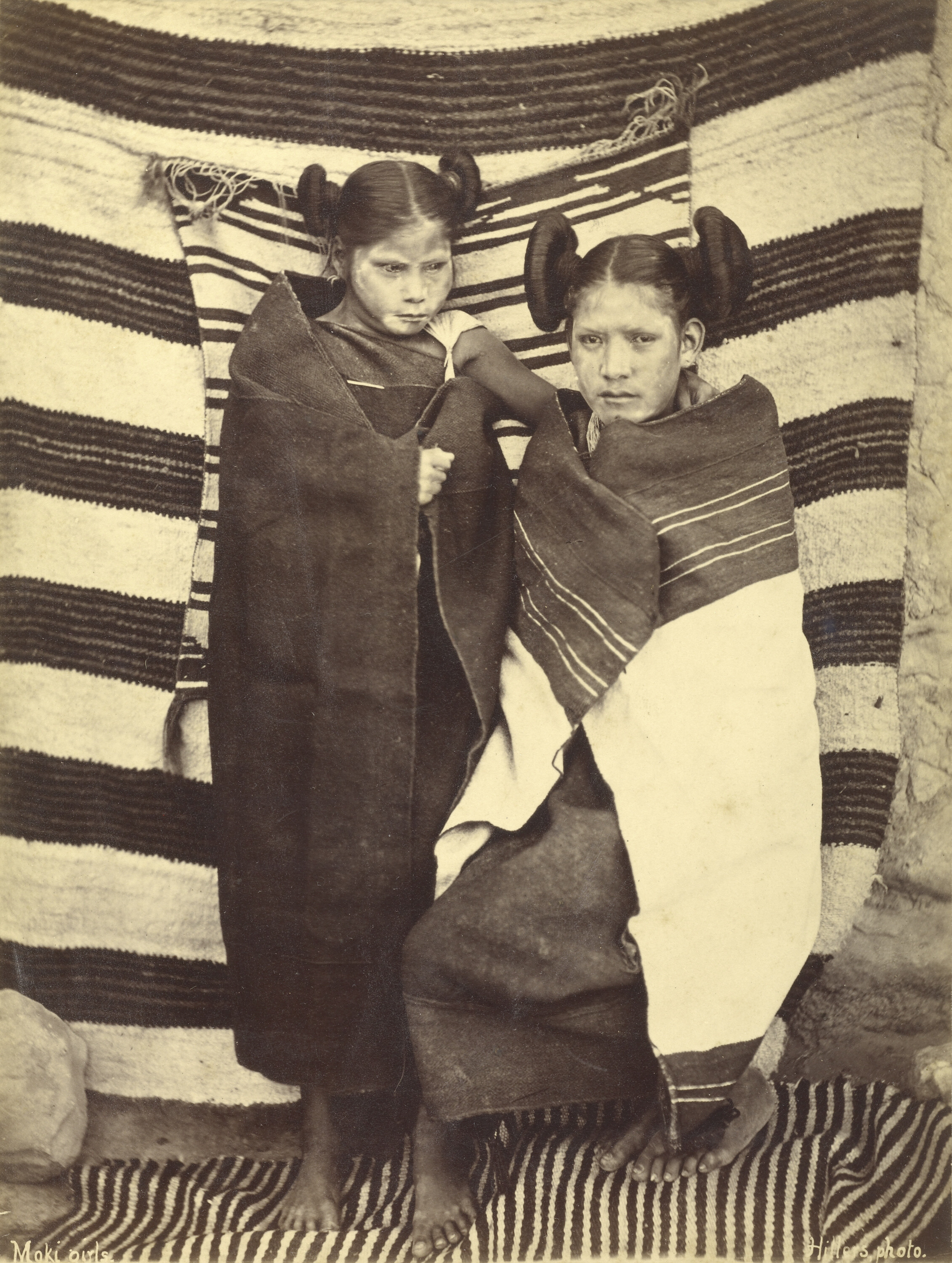 Девушки племени моки, 1879. Фотограф Джон К. Хиллерс