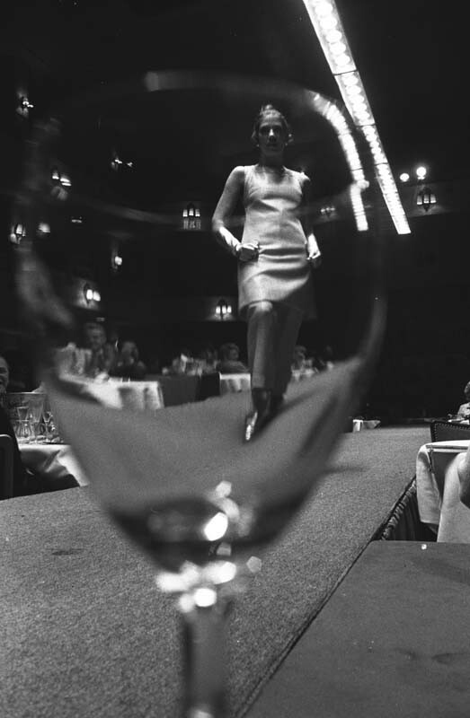 Модный показ, 1968. Фотограф Димитри Сулас