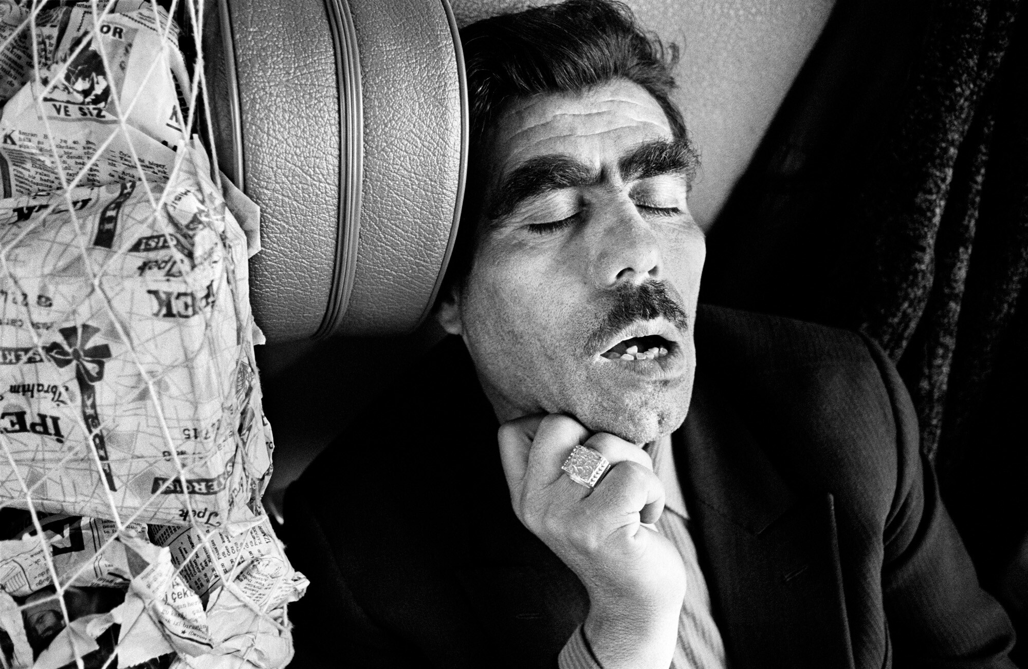 Трудовой мигрант в поезде, 1968. Фотограф Димитри Сулас