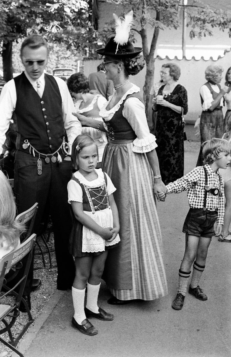 В пивном саду, 1973. Фотограф Димитри Сулас