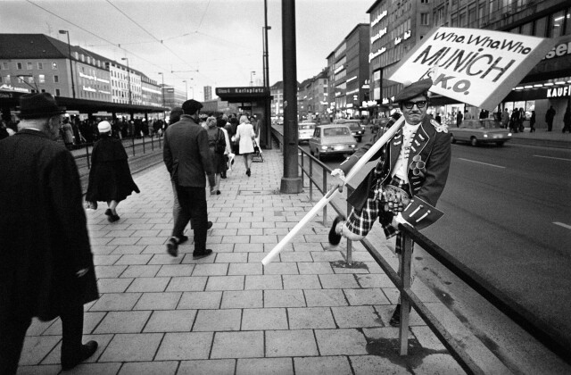 Шотландский болельщик на Карлсплац, Мюнхен, 1974. Фотограф Димитри Сулас