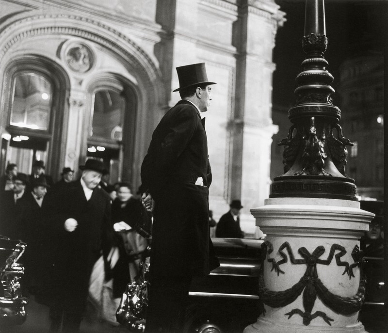 При выходе из Венской государственной оперы, 1950. Фотограф Франц Хубманн
