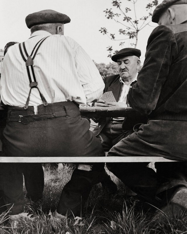 Игроки в карты. Парк Пратер, 1962. Фотограф Франц Хубманн