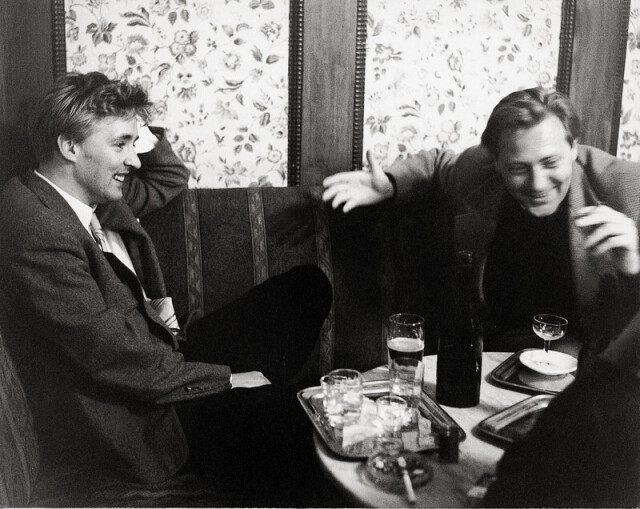 Оскар Вернер и Харальд Зусанек в кафе «Гавелка», 1957. Фотограф Франц Хубманн