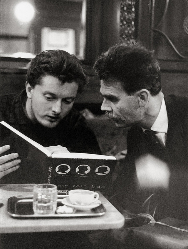 Петер Кубелка и Ханс Карл Артманн в кафе Гавелка, Вена, 1959. Фотограф Франц Хубманн