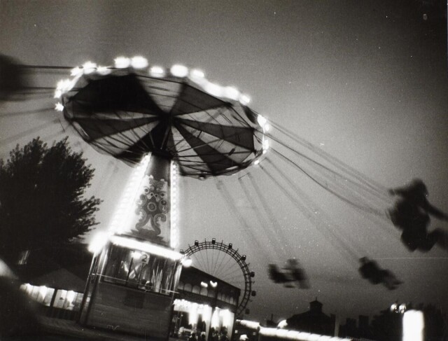 Карусель в парке Пратер. Вена, ок. 1960. Фотограф Франц Хубманн