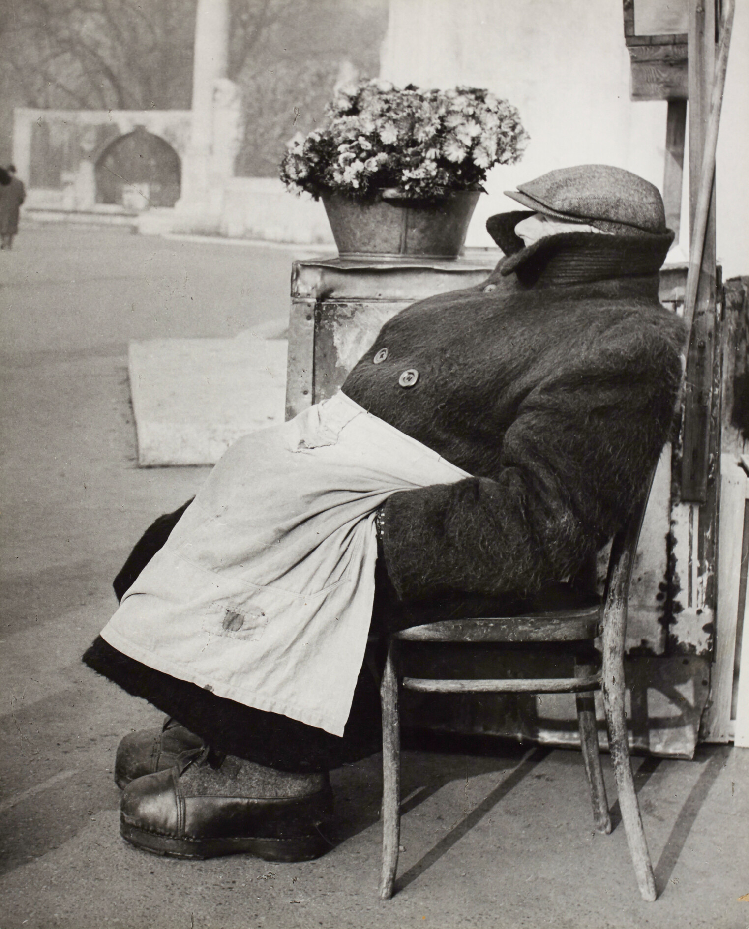 Продавец цветов, 1952. Фотограф Франц Хубманн