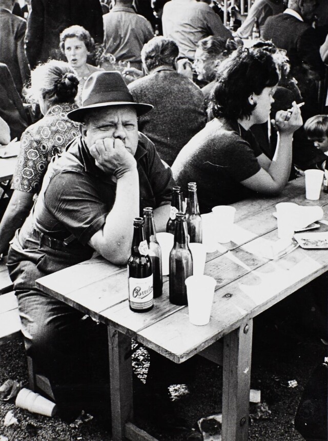 Дегустация на ярмарке. Вена, 1962. Фотограф Франц Хубманн