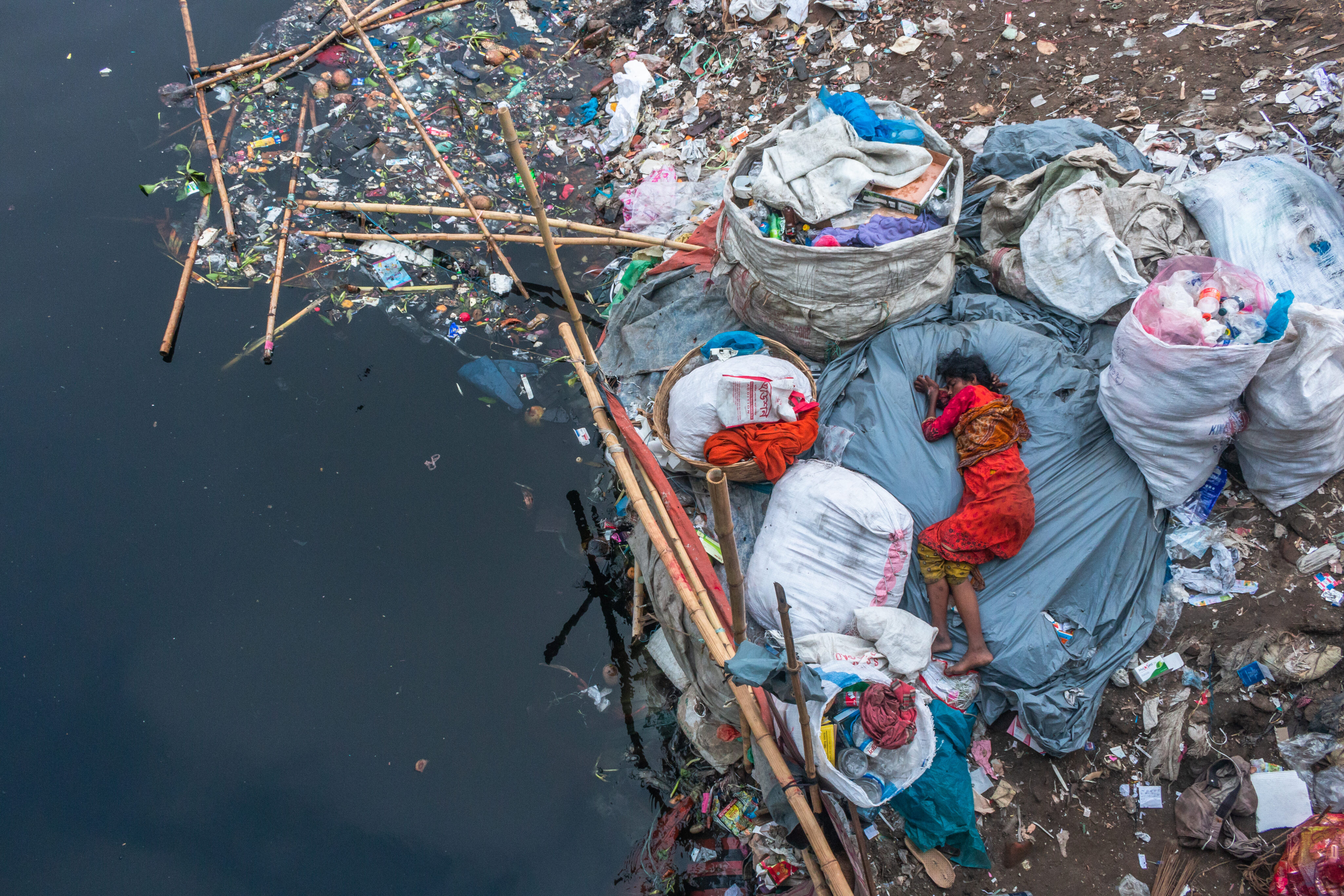 2 место в категории Защитник окружающей среды, 2021. Женщина на мусорной свалке в Дакке, Бангладеш. Автор Сайфул Ислам