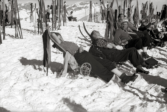 Лыжники, Нидвальден, 1940-е. Фотограф Леонард фон Матт