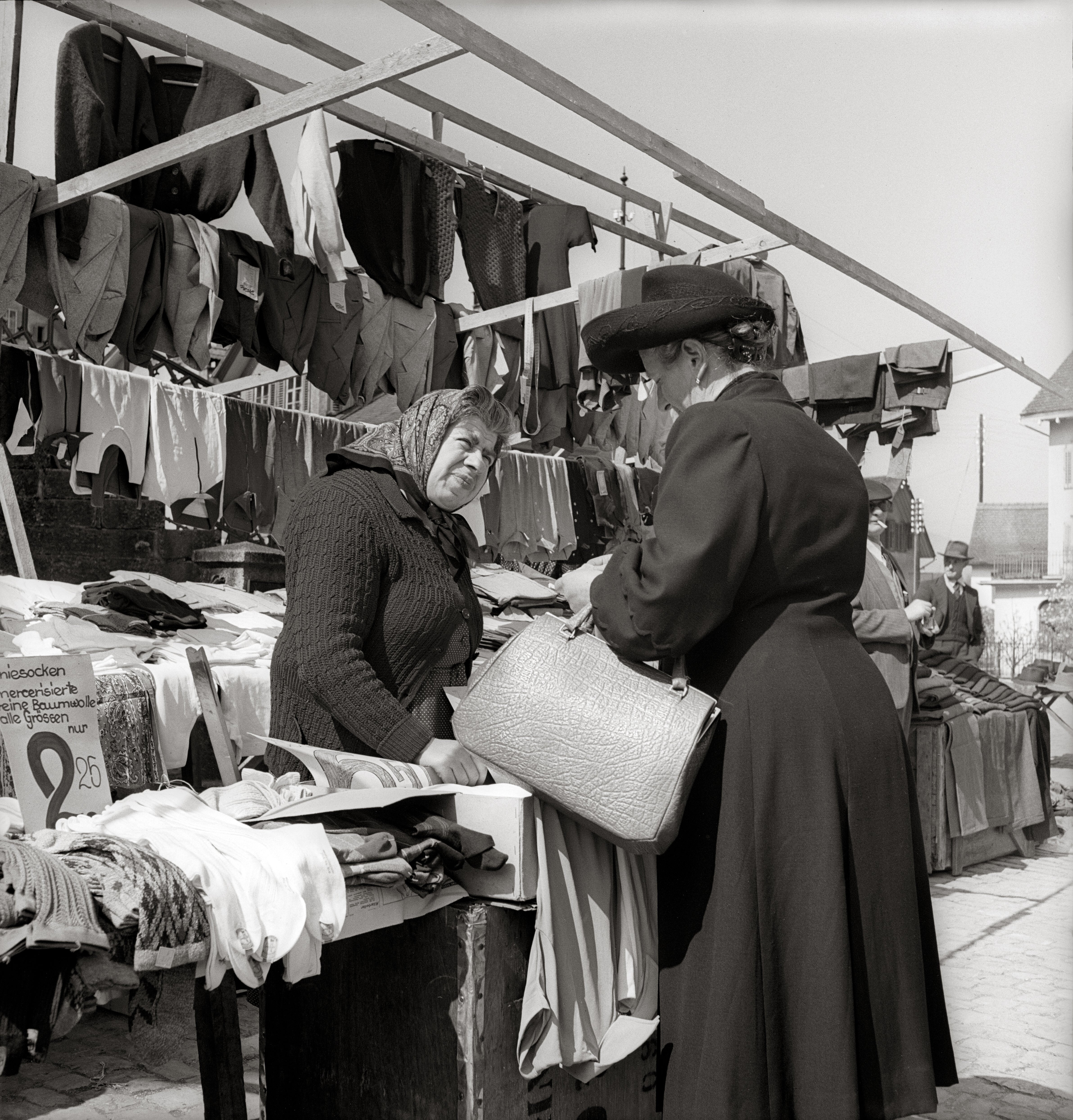 На рынке в Штансе, 1948. Фотограф Леонард фон Матт