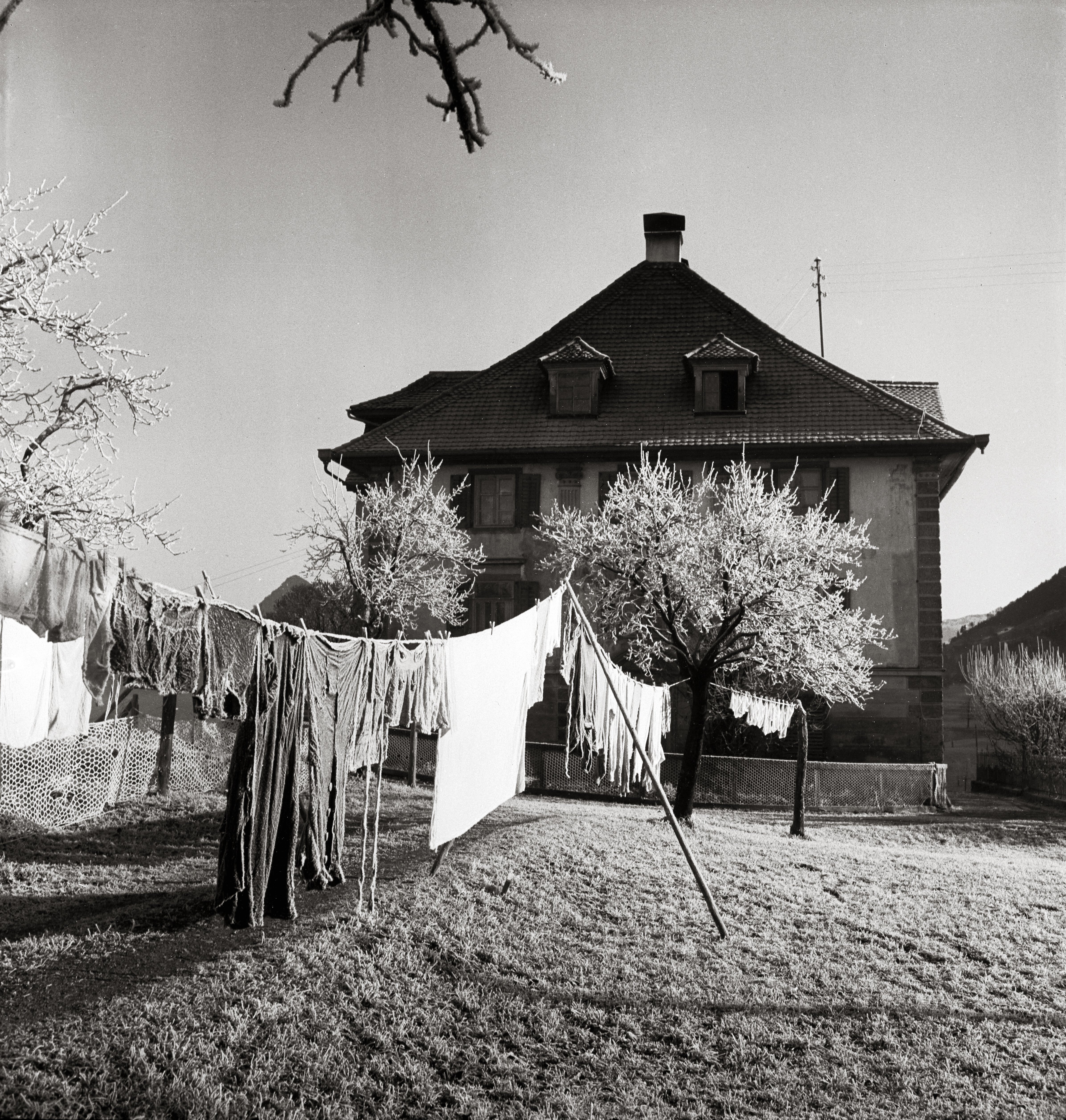 Иней. Стирка в Буохсе, 1947. Фотограф Леонард фон Матт