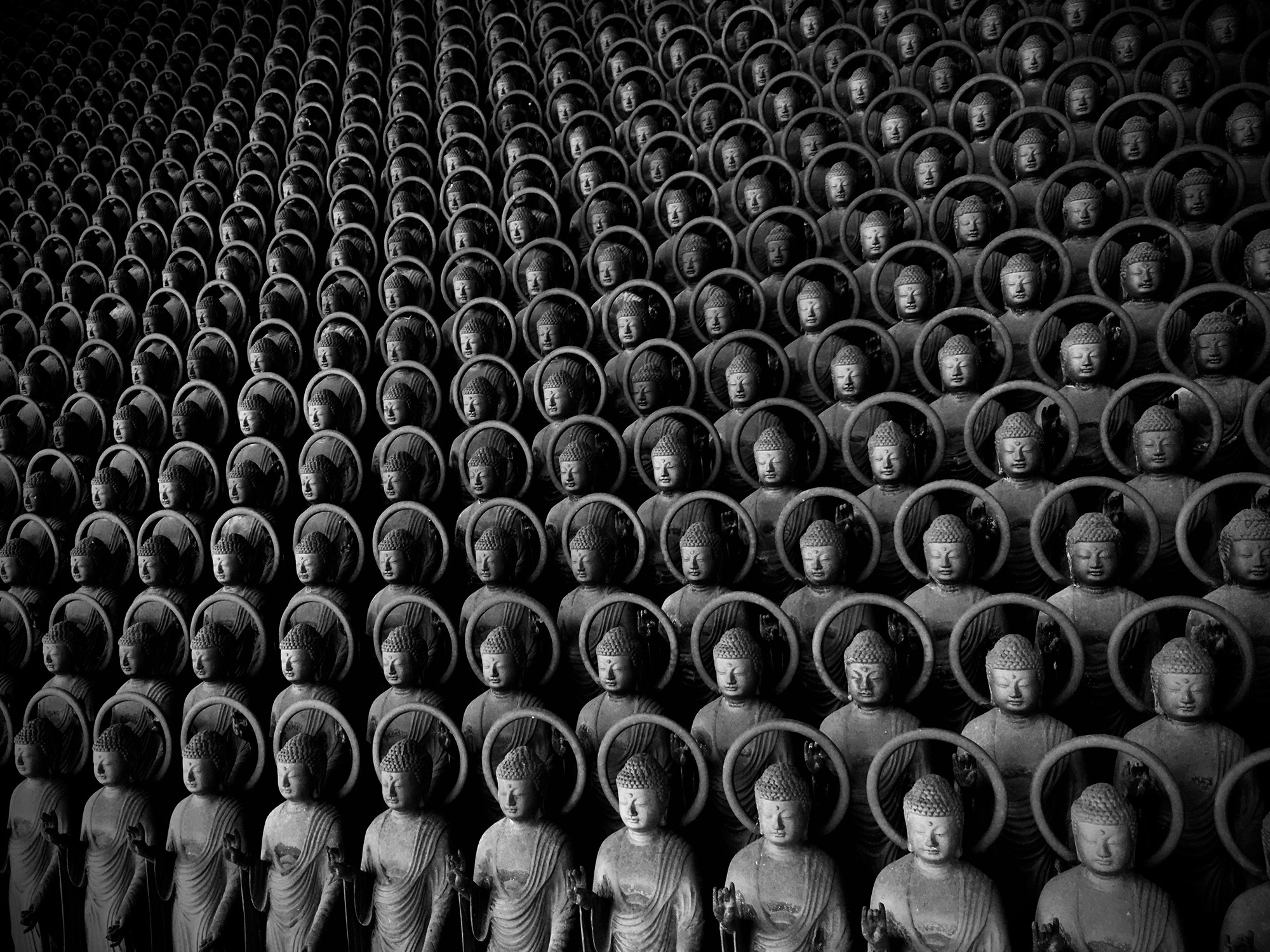 3 место в категории Натюрморт, 2020. Статуи Будды-целителя (Якуси Нёрай), Симане, Япония. Автор Шинья Итахана