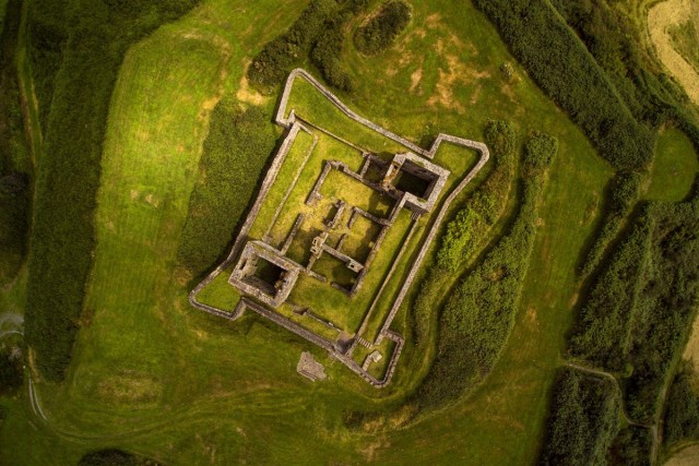 Руины форта, Кинсейл, графство Корк, Ирландия. Фотограф Carrigphotos