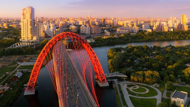 Живописный мост – вантовый мост через Москву-реку на северо-западе Москвы. Фотограф Игорь Бырко