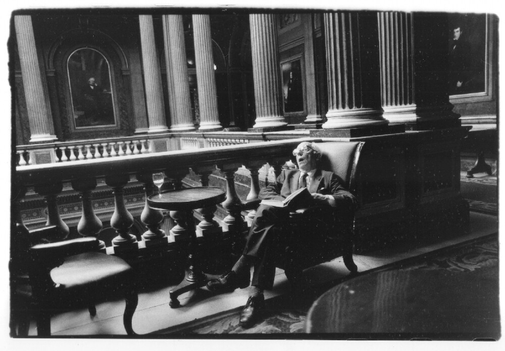 Спящий в Reform Club, 1987. Фотограф Дафидд Джонс