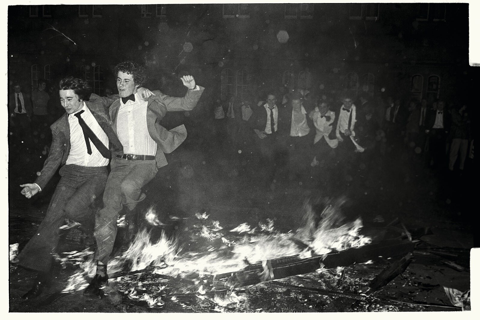 Горящая лодка, Ориель-колледж, Оксфорд, 1984. Фотограф Дафидд Джонс