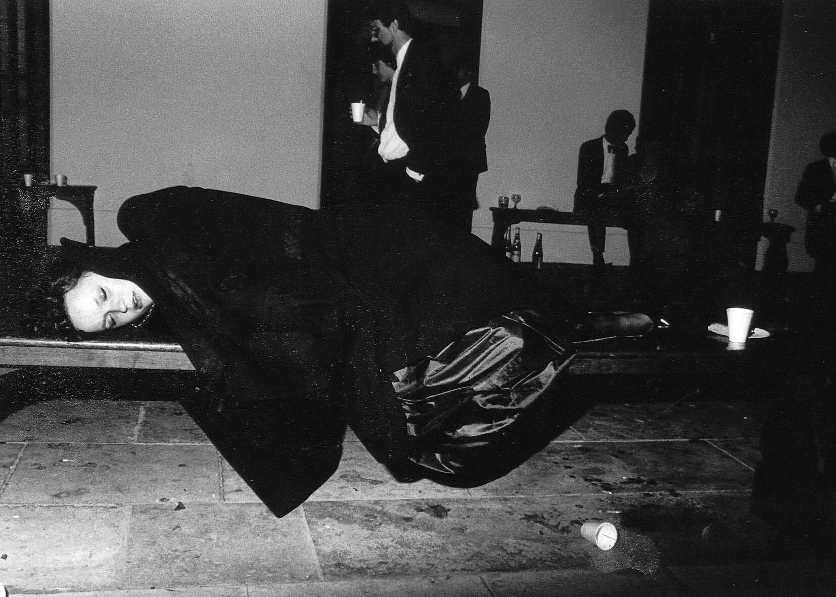 Сон на майском балу в Кембридже, 1981. Фотограф Дафидд Джонс
