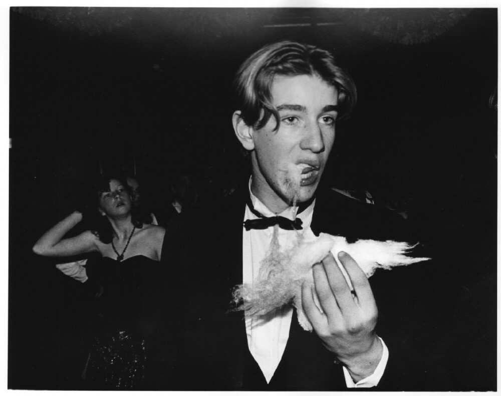 Тоби Рассел ест сахарную вату, 1988. Фотограф Дафидд Джонс