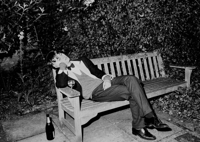 Сон на балу в аристократическом колледже Крайст-черч, Оксфордский университет, 1981. Фотограф Дафидд Джонс